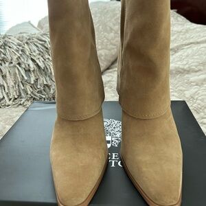 Vince Camuto Women's Tan Suede Booties. Extremely comfortable!